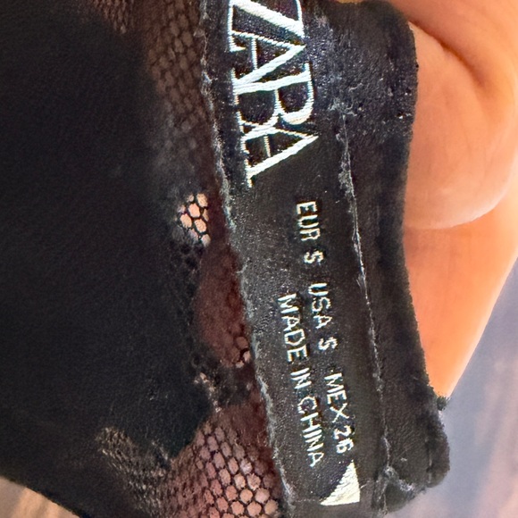 Black Zara long sleeve crop top with capped sleeves and lace - Picture 5 of 6